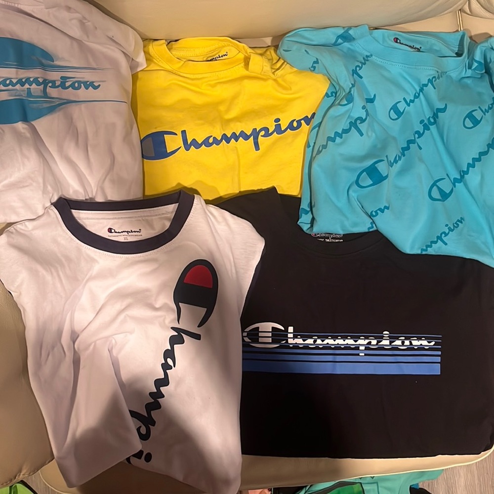 Boys champion tshirts. Size xL. Lot of 5